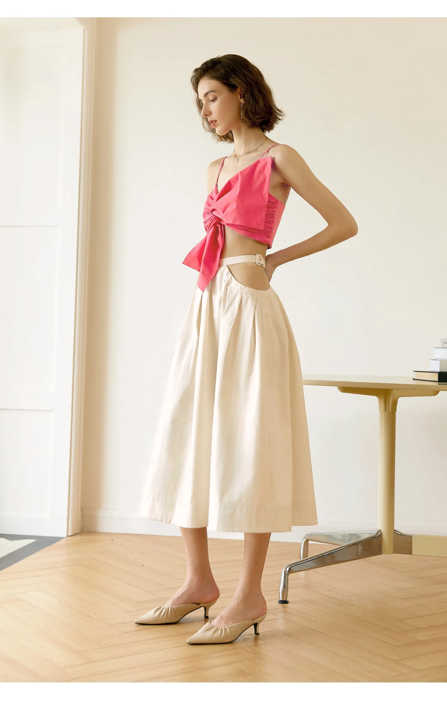 Sexy waistless A-line skirt combined with a three-dimensional bow outerwear sling crop top- Daca