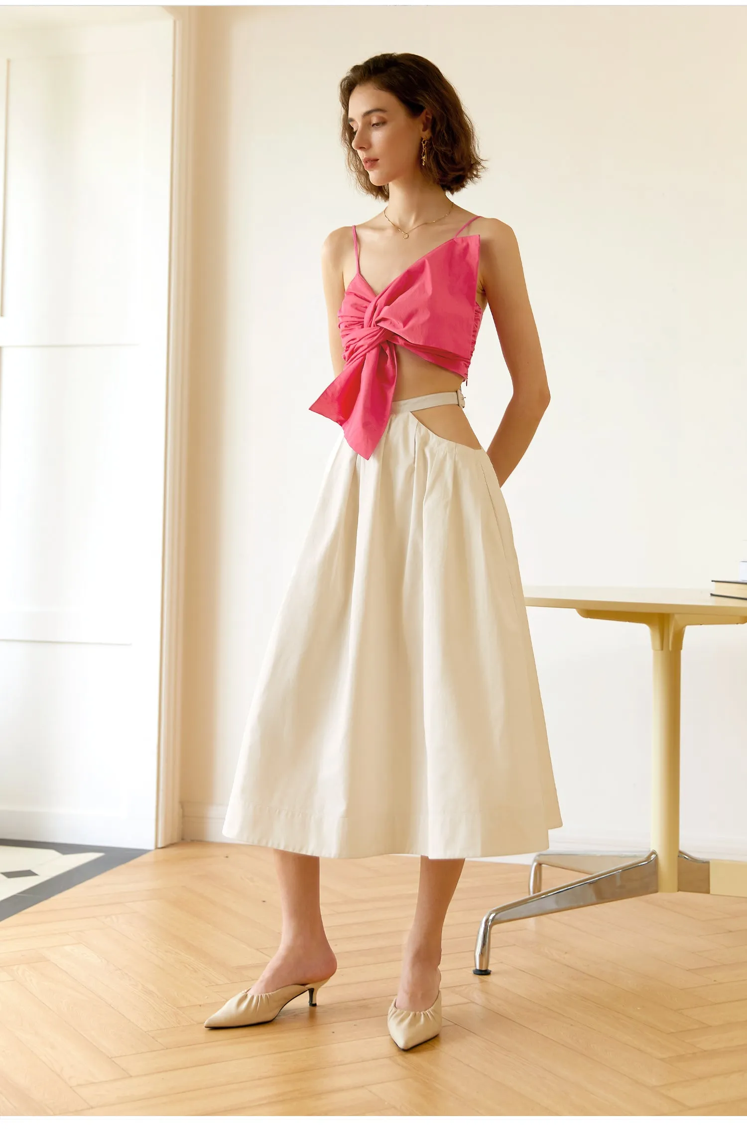 Sexy waistless A-line skirt combined with a three-dimensional bow outerwear sling crop top- Daca
