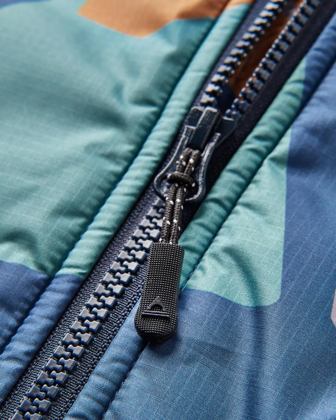 Waves Recycled Sherpa-Lined Changing Robe - Deep Blue Camo Pattern